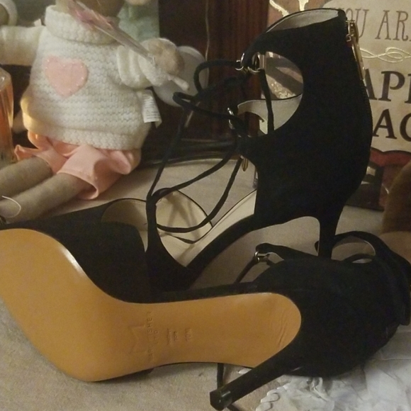 Great Marc Fisher heels. Size 10m - Picture 4 of 4